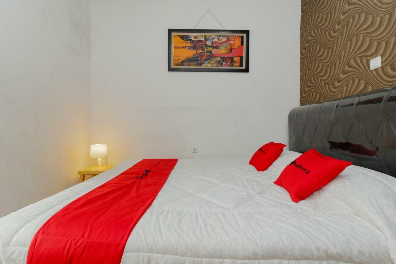 Reddoorz Syariah At Taman Bendungan Asahan Jakarta Exteriör bild