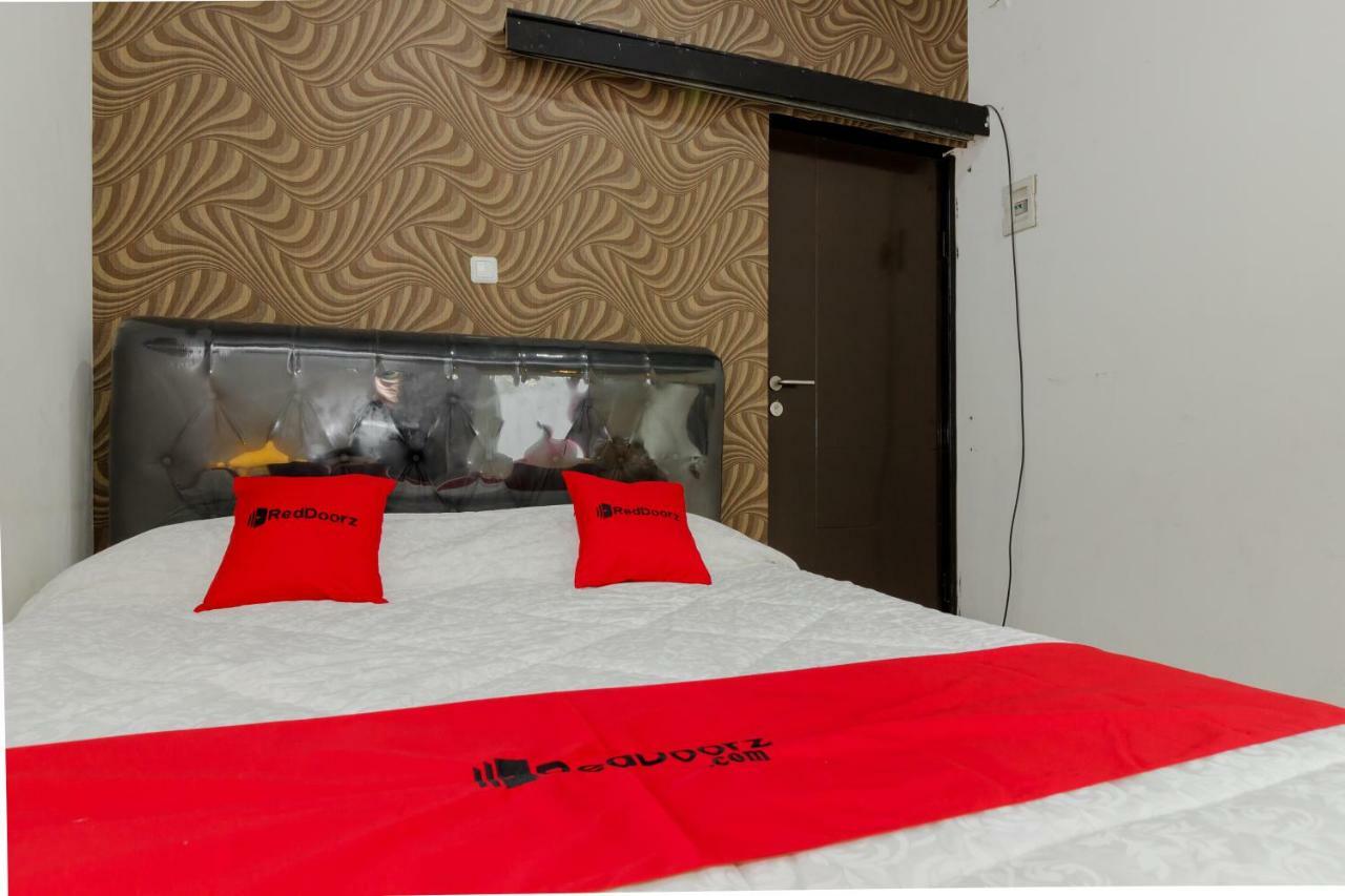 Reddoorz Syariah At Taman Bendungan Asahan Jakarta Exteriör bild